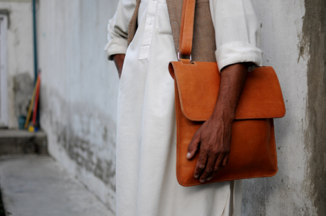 Lorenzo - small laptop bag - photo credit Casey Johnson - Gundara