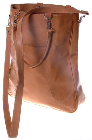 Conni ist eine faire Ledertasche aus Kabul, Afghanistan
