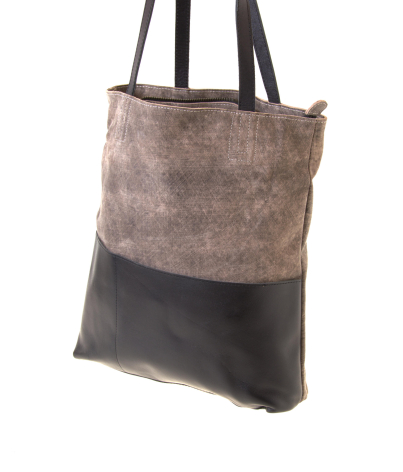 Graubraune Ledertasche mit schwarzem unteren Bereich und dunkelgrauem Henkel, Vorderansicht