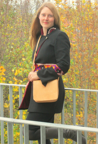 wear it accross - Gundara - naturall tanned leather - fair trade - Afghanistan