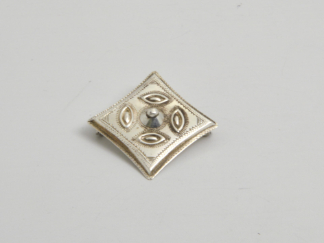 broche artisanale en argent