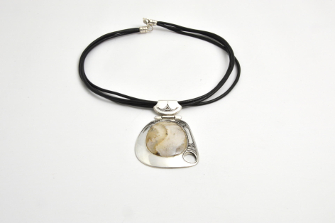 Tuareg-Amulett aus Achat und Silber
