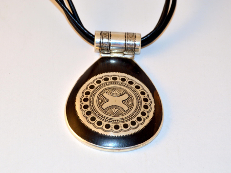 Collier Tekiket