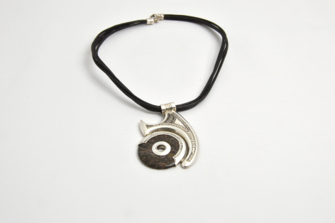 Silber-Amulett mit Onyxpen