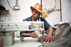 Ledertaschenproduktion in Lusaka, Sambia