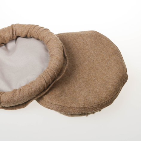 Beige wool slippers with white fleece lining, shown open and closed in top-down view